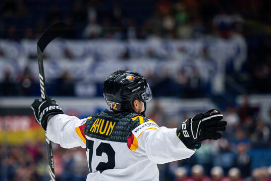 Dominik Kahun of Germany celebrates the 2-1 goal