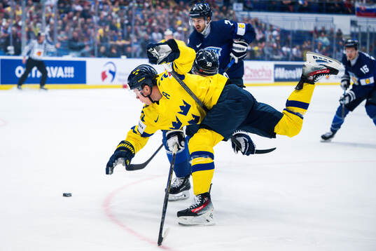 Lucas Raymond of Sweden and Juuso Riikola of Finland