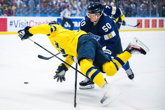 Lucas Raymond of Sweden and Juuso Riikola of Finland