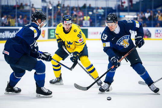 André Burakovsky of Sweden and Jesse Puljujärvi of Finland