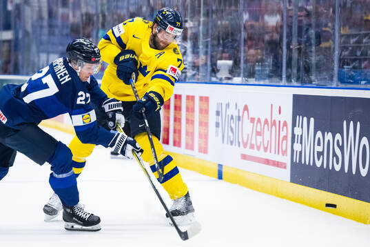 Oliver Kapanen of Finland and Victor Hedman of Sweden