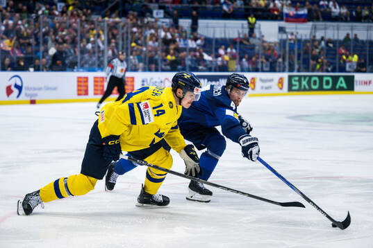 Joel Eriksson Ek of Sweden and Oliwer Kaski of Finland