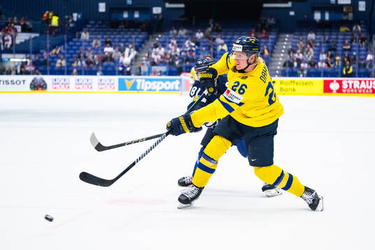 Rasmus Dahlin of Sweden scores 1-0