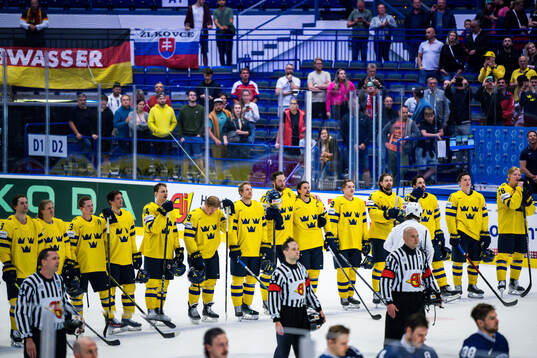 Victor Hedman, Erik Karlsson and team mates of Sweden