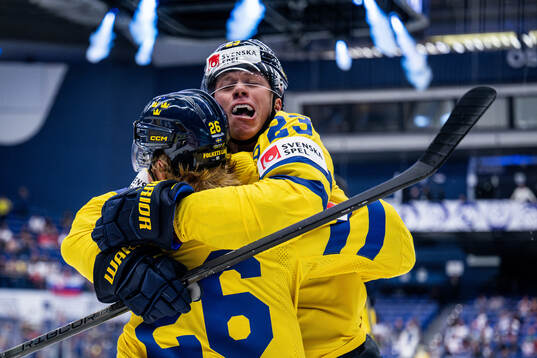 Bläddra bland fler bilder av 2024 IIHF Ice Hockey World Championship, day 14, quarterfinal, Sweden - Finland 