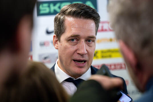Head coach Sam Hallam of Sweden