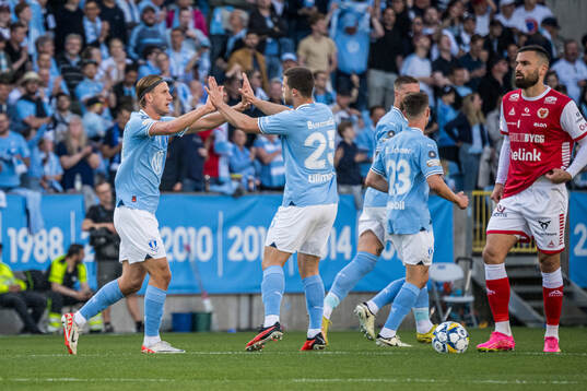 Malmö FFs Erik Botheim och Gabriel Busanello jublar