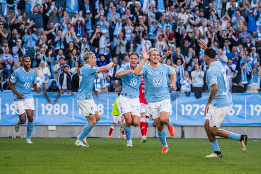 Malmö FFs Erik Botheim och Sebastian Nanasi jublar
