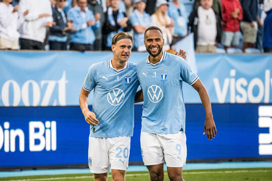 Malmö FFs Erik Botheim och Isaac Kiese Thelin jublar