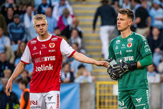 Kalmars Rony Jansson och målvakt Jakob Kindberg