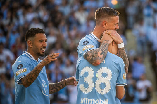 Malmö FFs Sergio Pena, Hugo Bolin och Pontus Jansson jublar