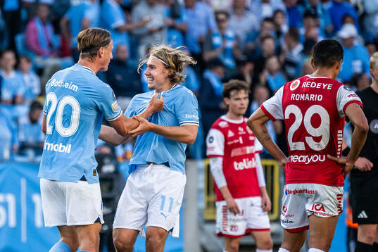 Malmö FFs Erik Botheim och Sebastian Nanasi jublar