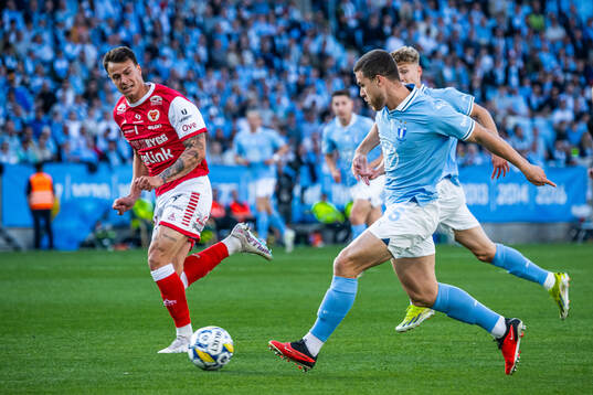 Kalmars Melker Hallberg och Malmö FFs Gabriel Busanello