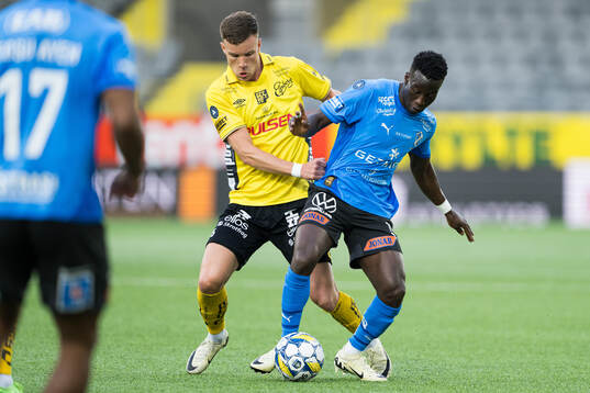 Elfsborgs Andri Fannar Baldursson och Halmstads Naeem