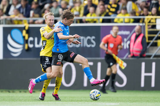 Elfsborgs Johan Larsson och Halmstads Birnir Ingason