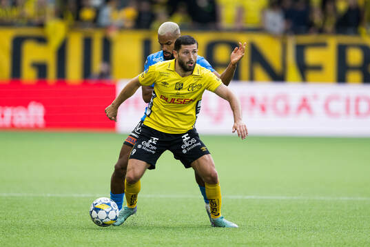 Halmstads Phil Ofosu-Ayeh och Elfsborgs Arber Zeneli