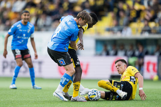 Halmstads Jonathan Svedberg och Elfsborgs Michael Baidoo