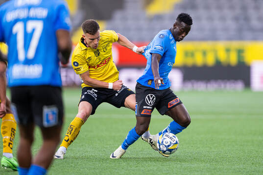 Elfsborgs Andri Fannar Baldursson och Halmstads Naeem