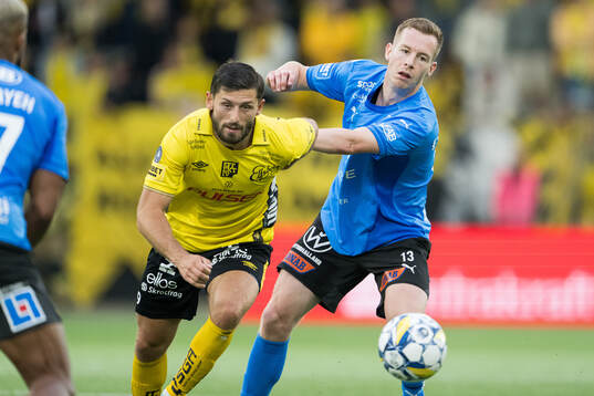 Elfsborgs Arber Zeneli och Halmstads Gisli Eyjolfsson