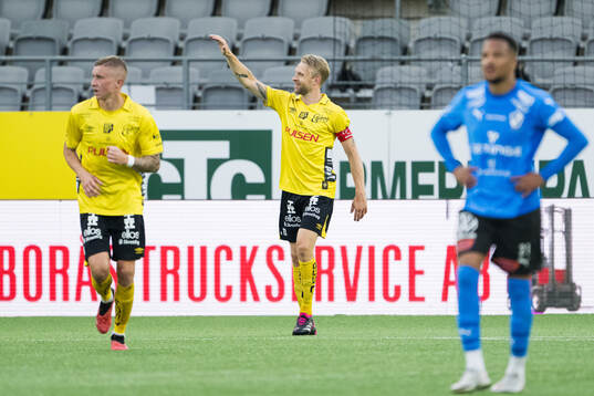 Elfsborgs Johan Larsson jublar