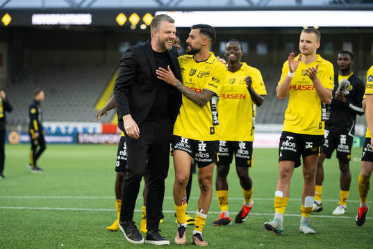 Elfsborgs manager Jimmy Thelin hyllas