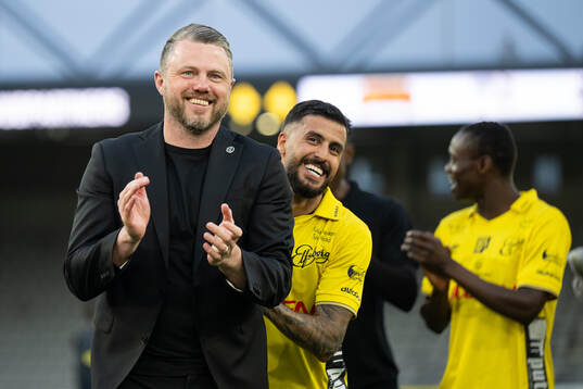 Elfsborgs manager Jimmy Thelin hyllas
