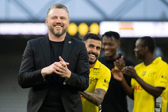 Elfsborgs manager Jimmy Thelin hyllas