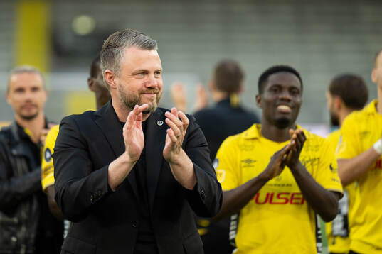 Elfsborgs manager Jimmy Thelin hyllas