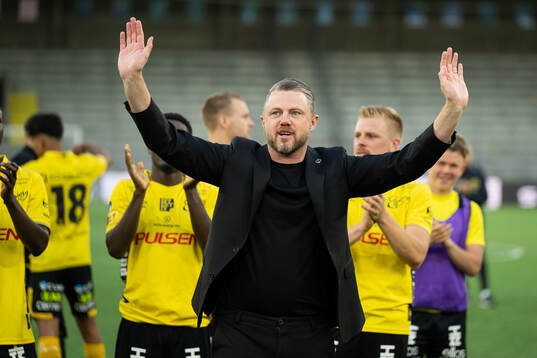 Elfsborgs manager Jimmy Thelin hyllas