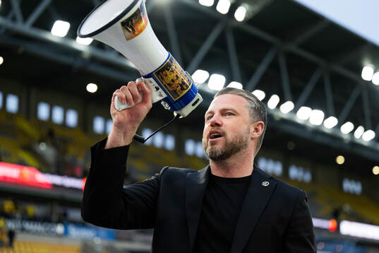 Elfsborgs manager Jimmy Thelin hyllas