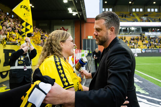 Elfsborgs manager Jimmy Thelin hyllas