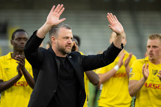Elfsborgs manager Jimmy Thelin hyllas