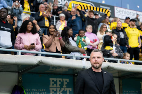 Elfsborgs manager Jimmy Thelin hyllas