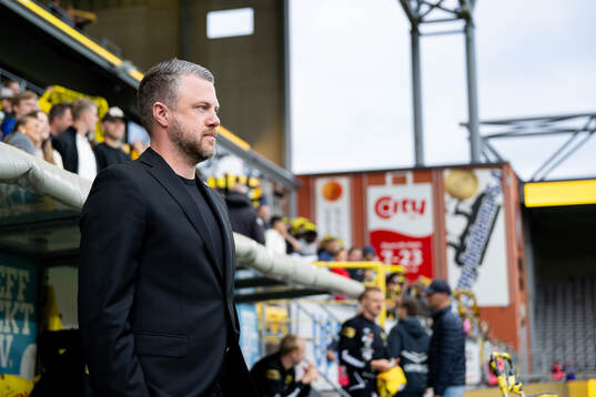 Elfsborgs manager Jimmy Thelin hyllas