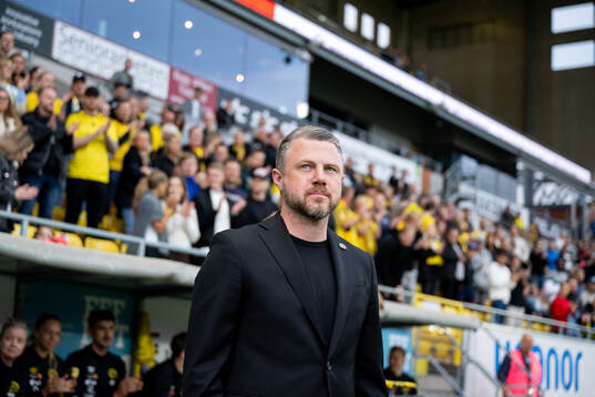 Elfsborgs manager Jimmy Thelin hyllas