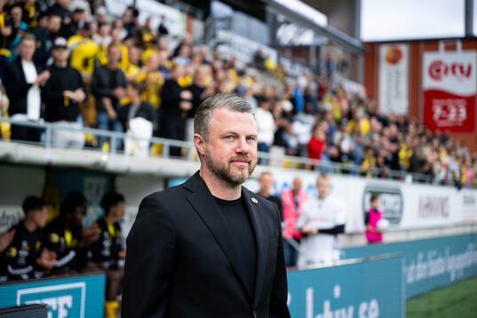 Elfsborgs manager Jimmy Thelin hyllas