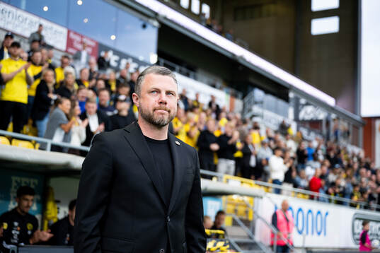 Elfsborgs manager Jimmy Thelin hyllas