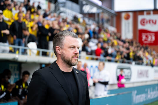 Elfsborgs manager Jimmy Thelin hyllas