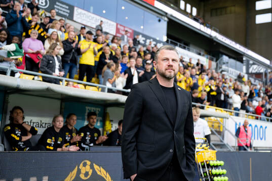 Elfsborgs manager Jimmy Thelin hyllas