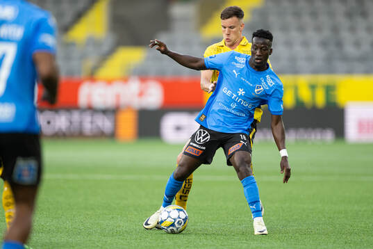 Elfsborgs Andri Fannar Baldursson och Halmstads Naeem