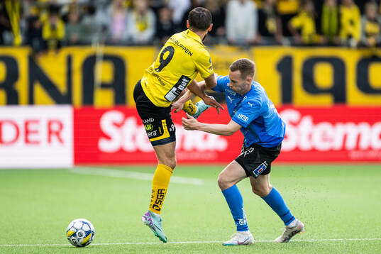 Elfsborgs Arber Zeneli och Halmstads Gisli Eyjolfsson