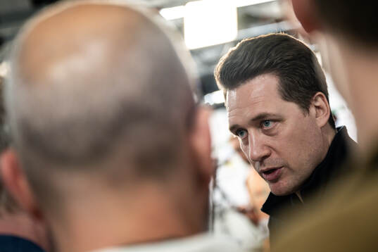 Head coach Sam Hallam of Sweden