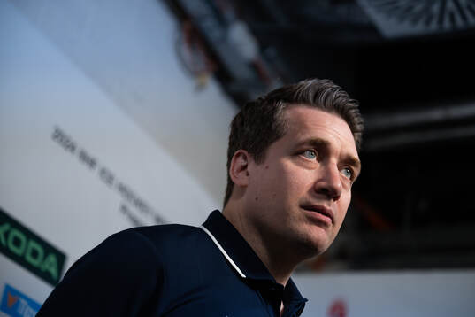 Head coach Sam Hallam of Sweden