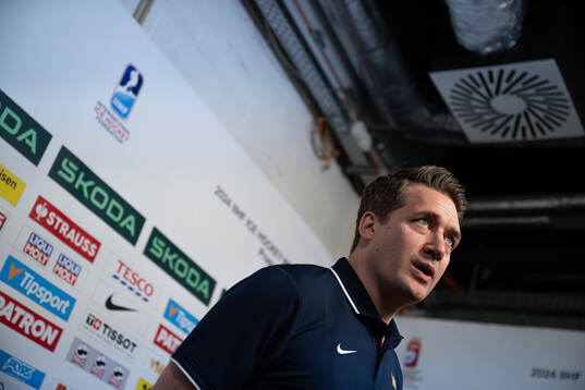 Head coach Sam Hallam of Sweden