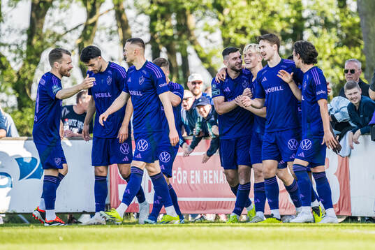 Djurgårdens Lucas Bergvall jublar med lagkamrater