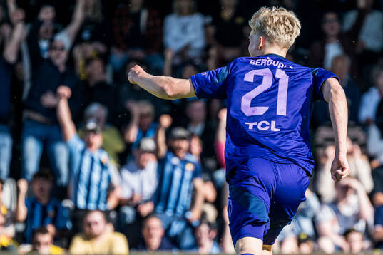 Djurgårdens Lucas Bergvall jublar