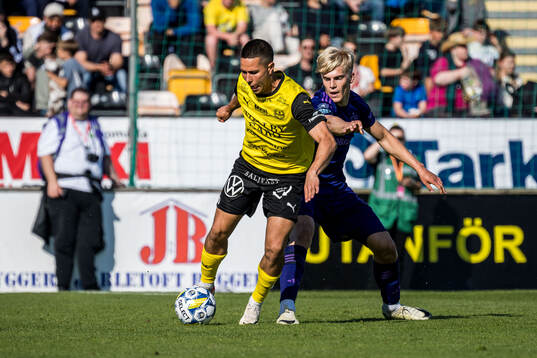 Mjällbys Nicklas Røjkjær och Djurgårdens Lucas Bergvall