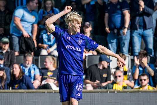 Djurgårdens Lucas Bergvall jublar