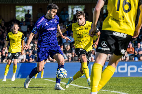 Djurgårdens Deniz Hummet och Mjällbys Colin Rösler