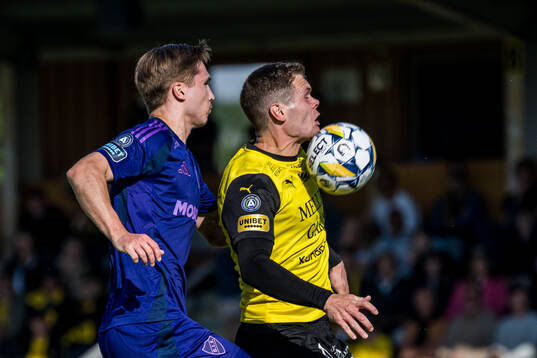 Djurgårdens Miro Tenho och Mjällbys Jacob Bergström